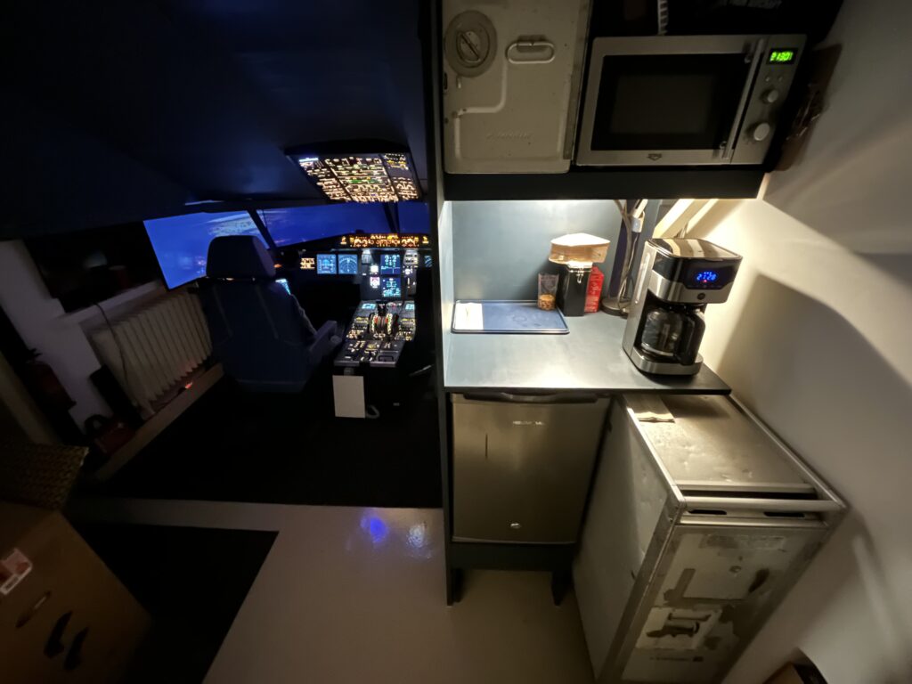 Airbus A321 lentosimulaattorin keittiö, eli pantry